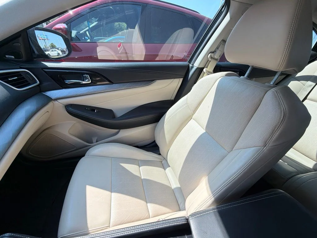 Used 2017 Black Nissan 3.5 SL image 7