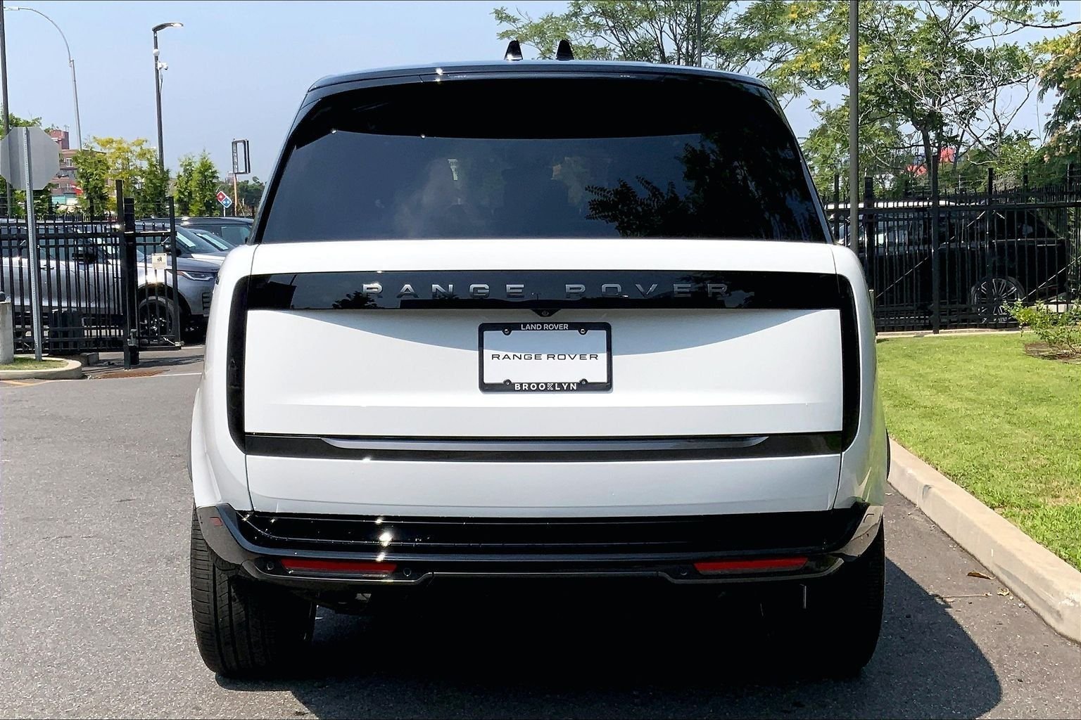 New 2026 Fuji White Land Rover SE 7 Seats image 4