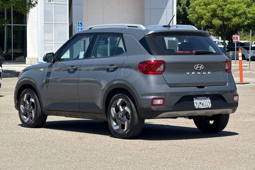 2025 Hyundai Venue SEL - Photo 8