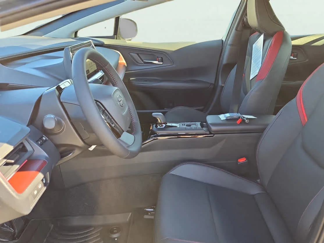 2026 Toyota Prius Plug-in Hybrid XSE - Photo 9