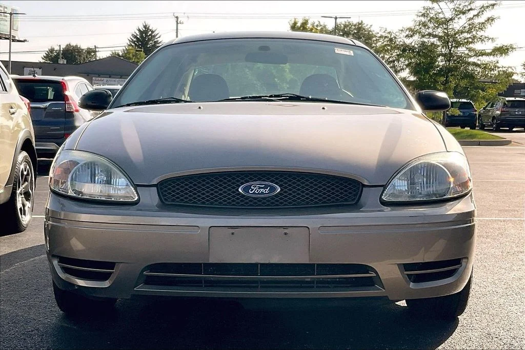 Used 2005 Ford Taurus SE with VIN 1FAFP53205A131842 for sale in Palatine, IL