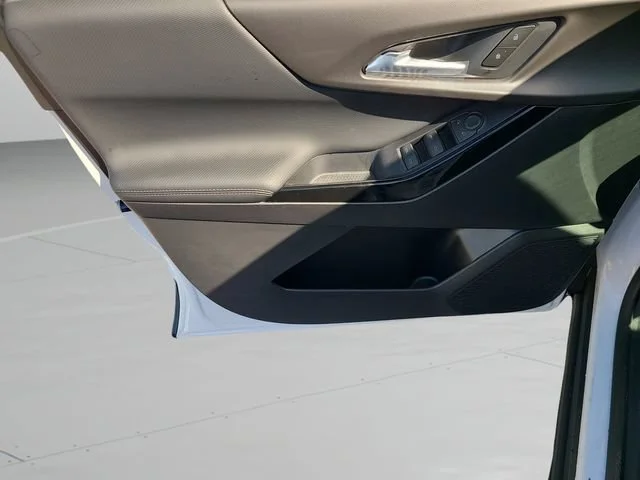 New 2027 Summit White Chevrolet LT image 17