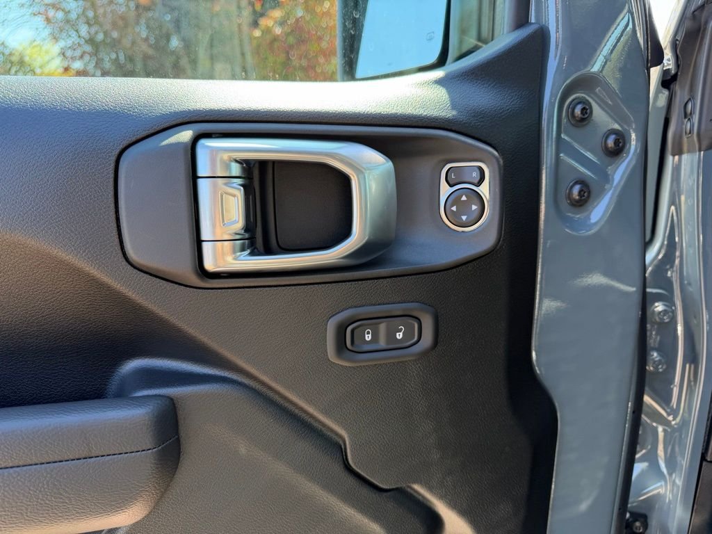 New 2026 Anvil Clear-Coat Exterior Paint Jeep Sport S image 12