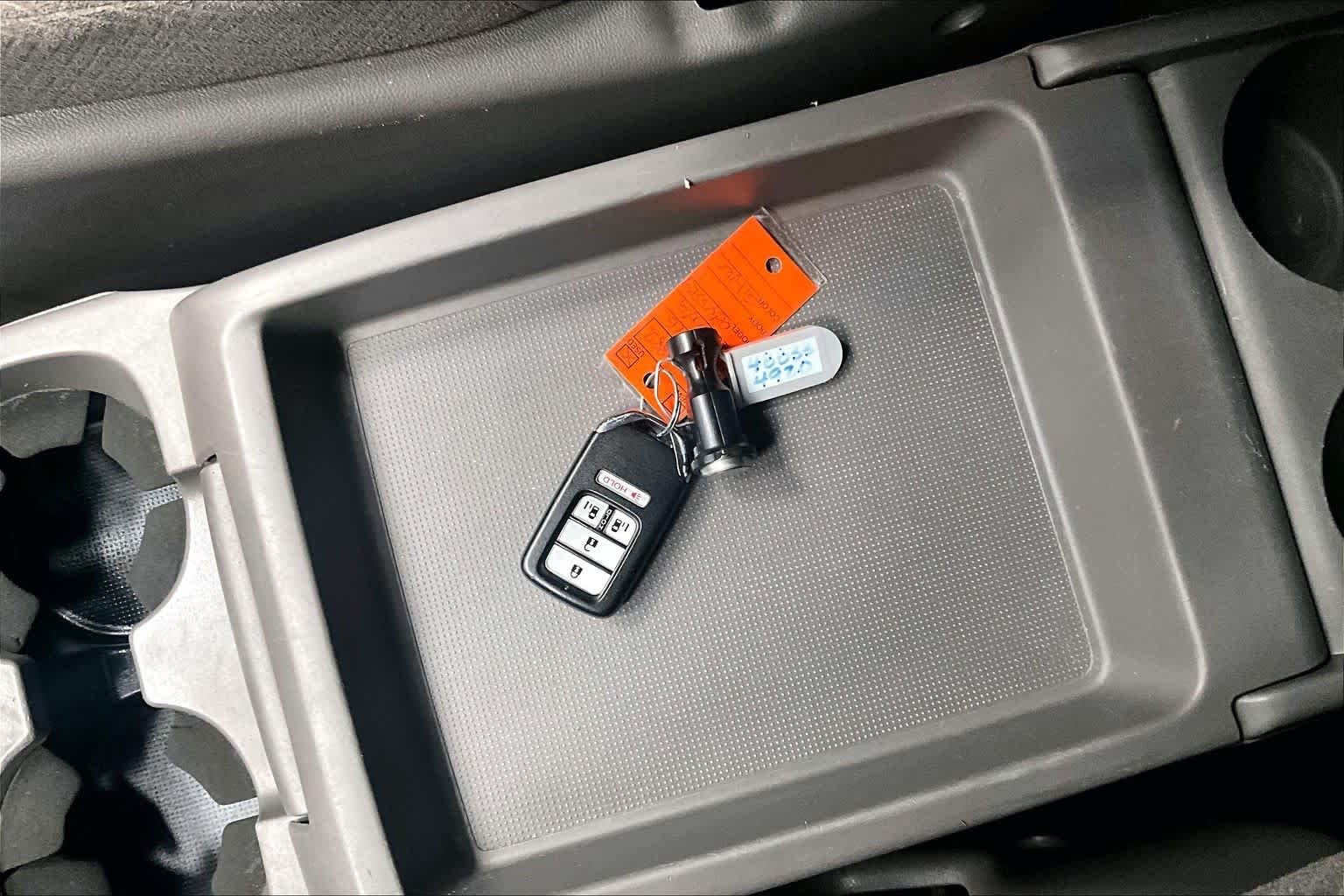 Used 2016  Honda SE image 13