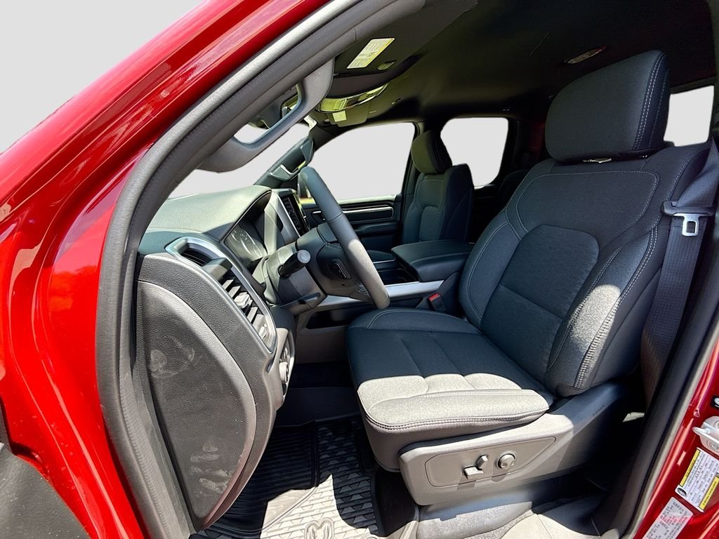 New 2026 Molten Red Pearl-Coat Exterior Paint RAM Big Horn image 13