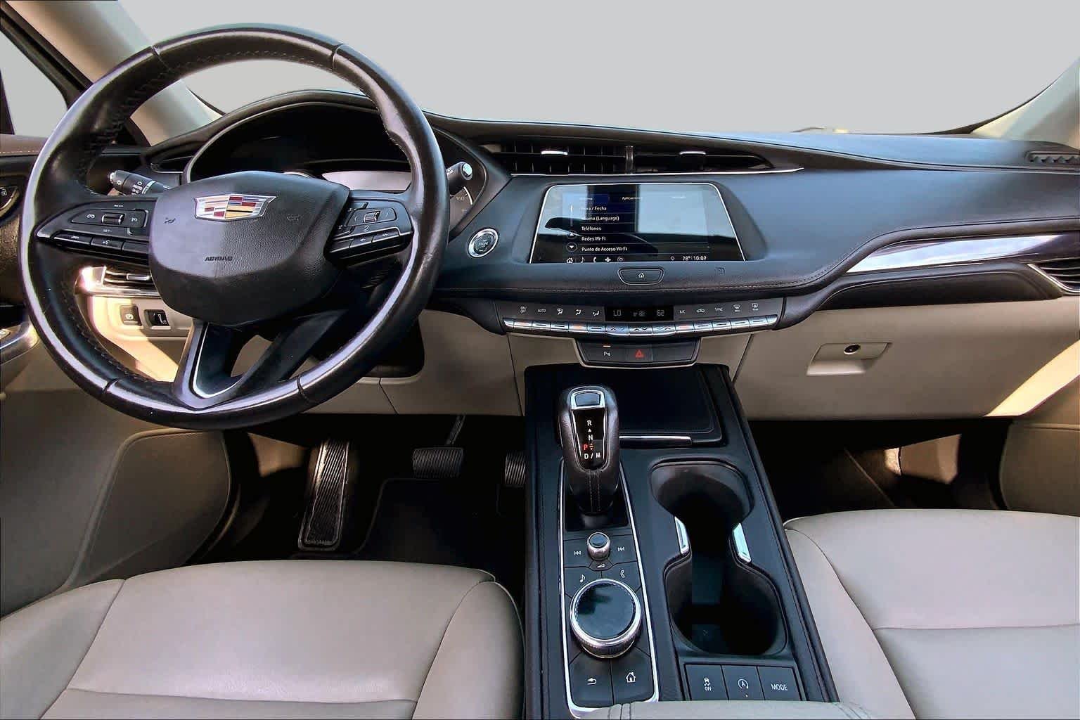 Used 2019 Crystal White Tricoat Cadillac FWD Luxury image 24