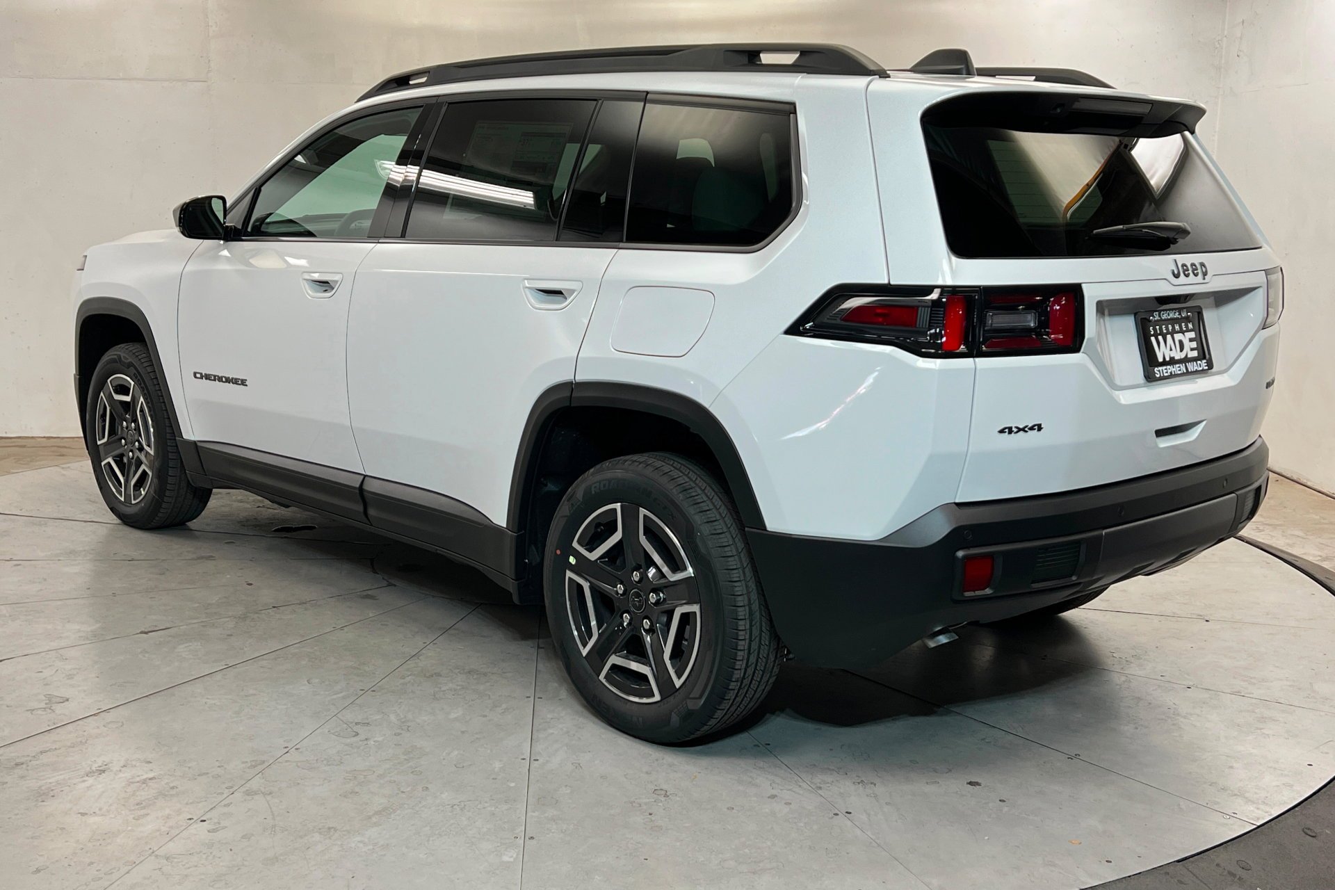 New 2026 Bright White Clear-Coat Exterior Paint Jeep Limited image 3