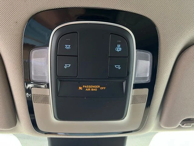 Used 2023 White Hyundai SE image 23