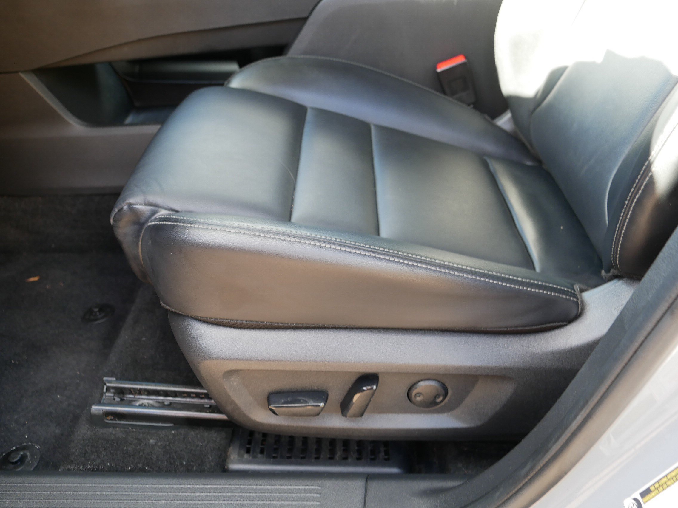 Used 2023 Boulder Gray Pearl/Super Black Nissan SV image 20