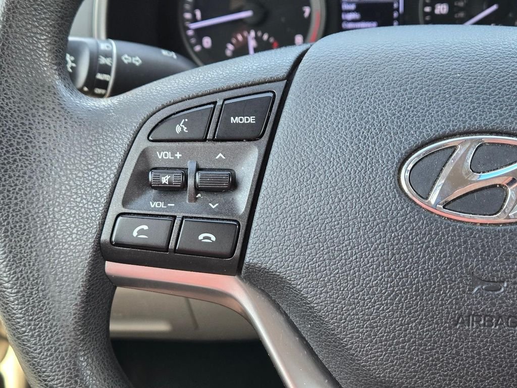 Used 2019 White Hyundai SE image 22