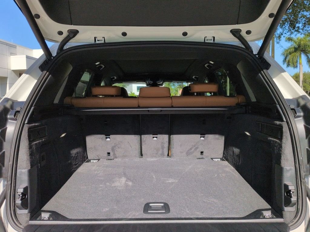 New 2026 White Metallic BMW xDrive40i image 13