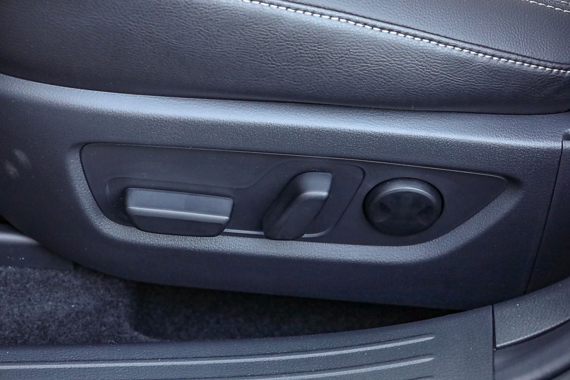 New 2026 Wind Chill Pearl Mazda Preferred AWD image 10