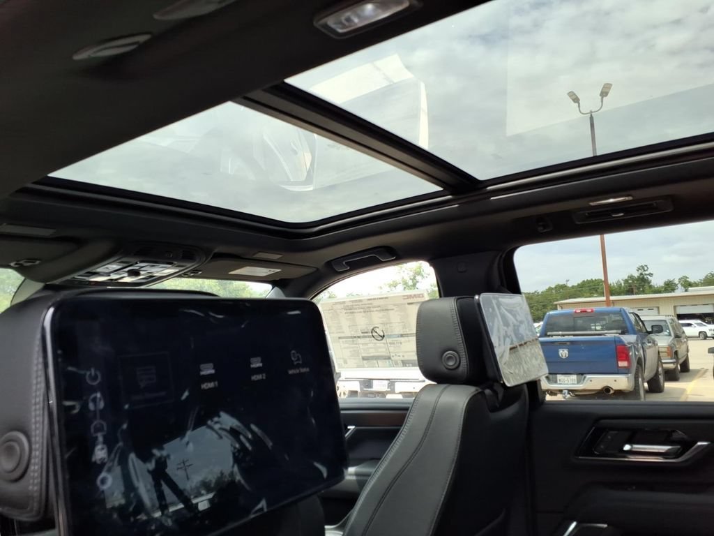 2026 GMC Yukon XL Denali - Photo 13