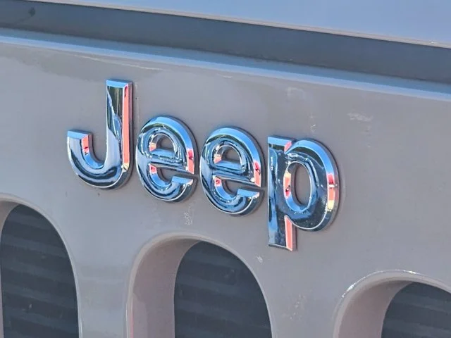 Used 2018  Jeep Unlimited Sport image 32