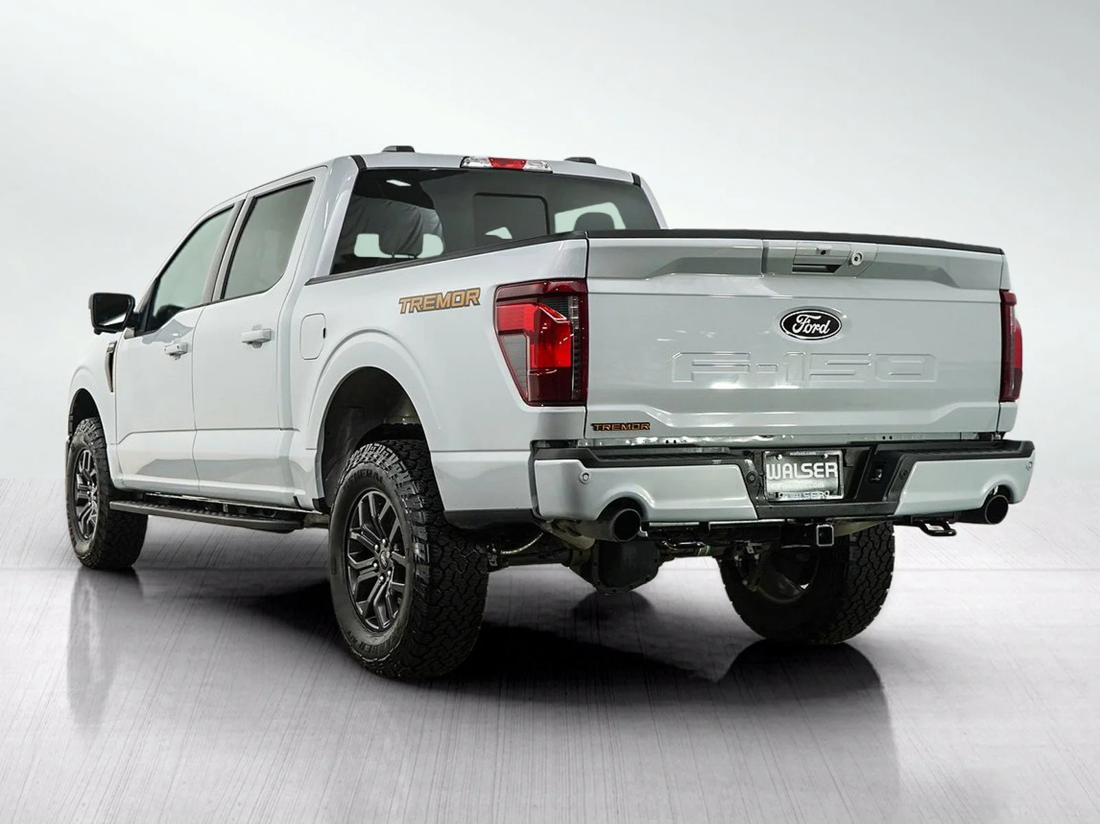 Used 2025 Space White Metallic Ford Tremor image 3