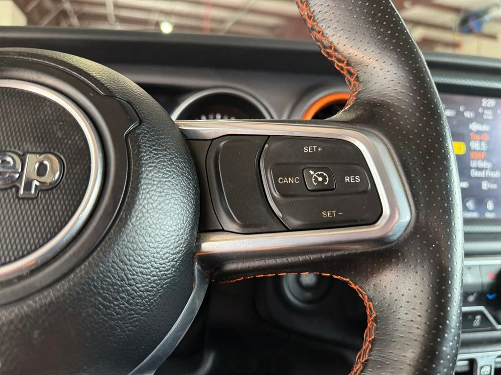 Used 2023 Silver Jeep Mojave image 25