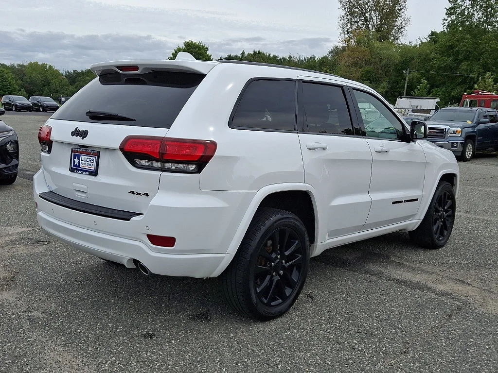 Used 2018 Bright White Clearcoat Jeep Altitude image 12