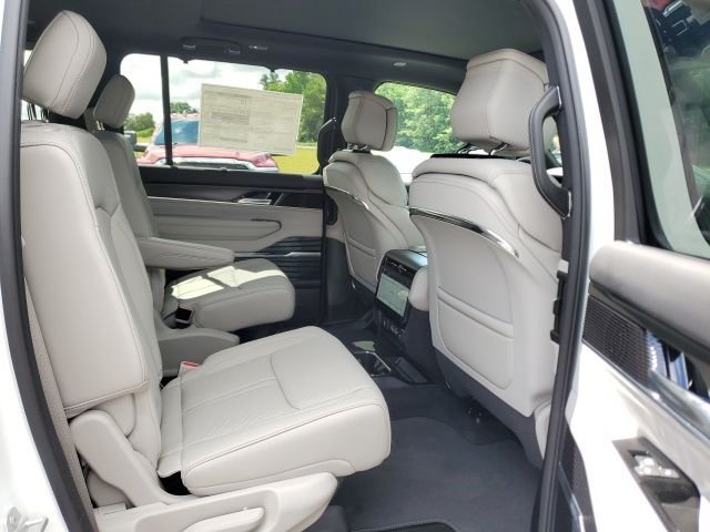 New 2026 Bright White Clearcoat Jeep Summit Obsidian image 24