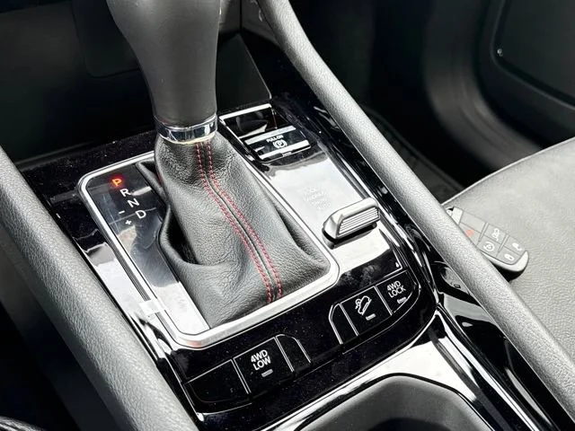 New 2026 Bright White Clear-Coat Exterior Paint Jeep Trailhawk image 29