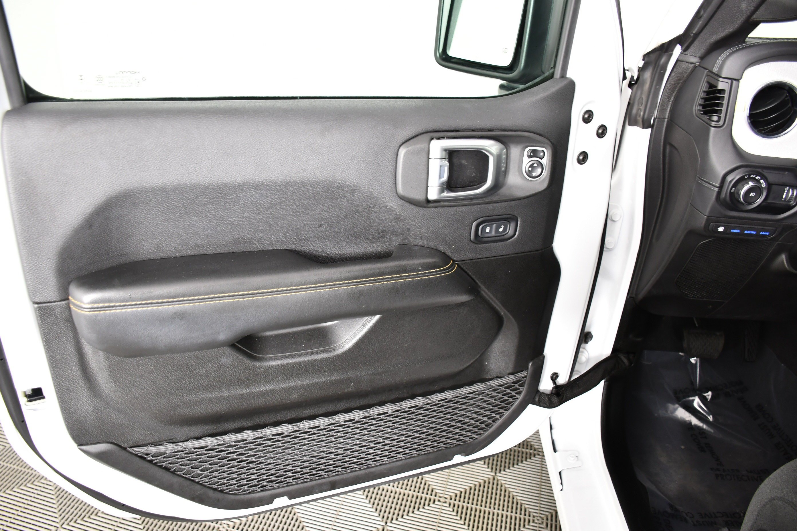 Used 2024 Bright White Clearcoat Jeep Sahara image 35