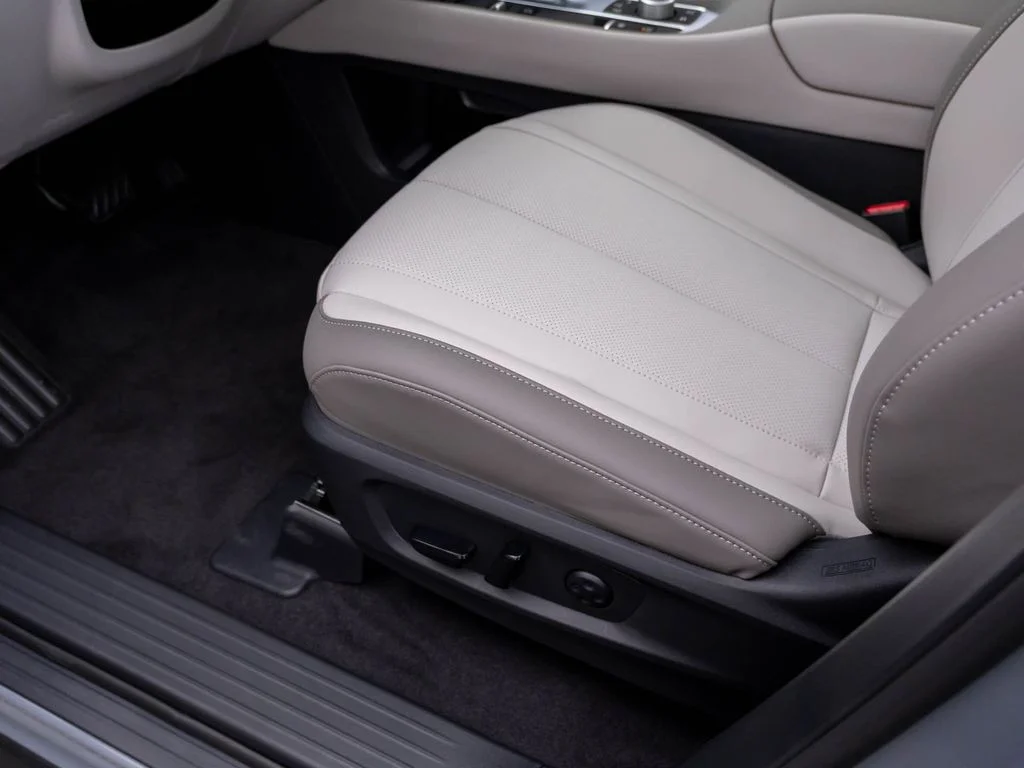 New 2027 MOONBOW BLUE INFINITI Luxe AWD image 15
