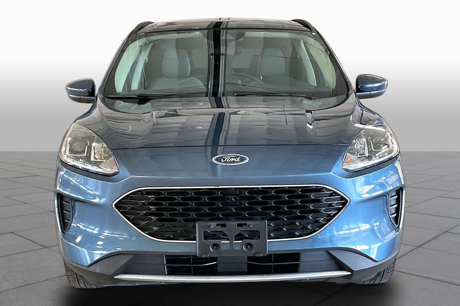 Used 2020 Blue Metallic Ford SE image 3