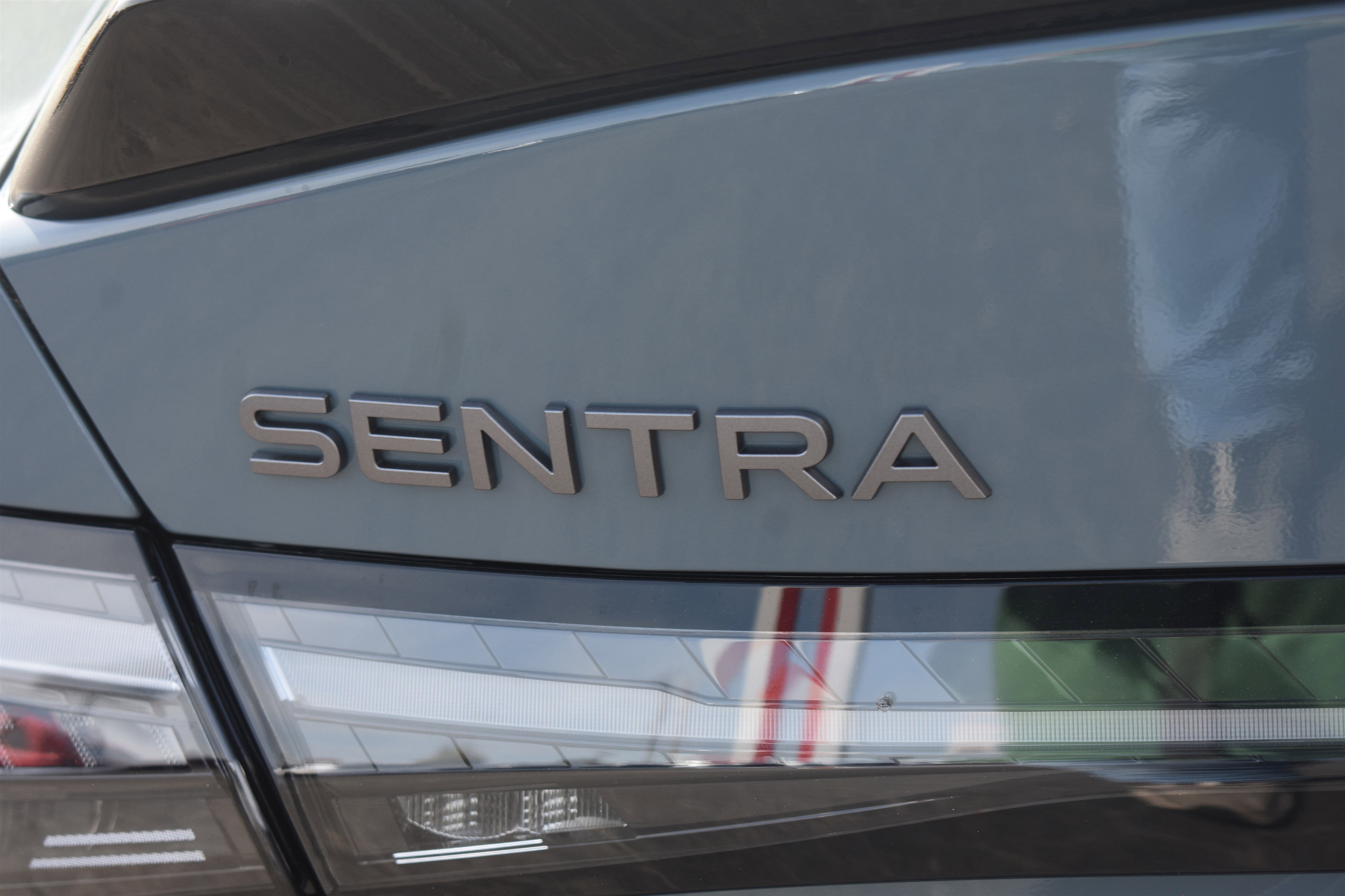 New 2026 Atlantic Gray Metallic / Super Black Two-tone Nissan SR image 7