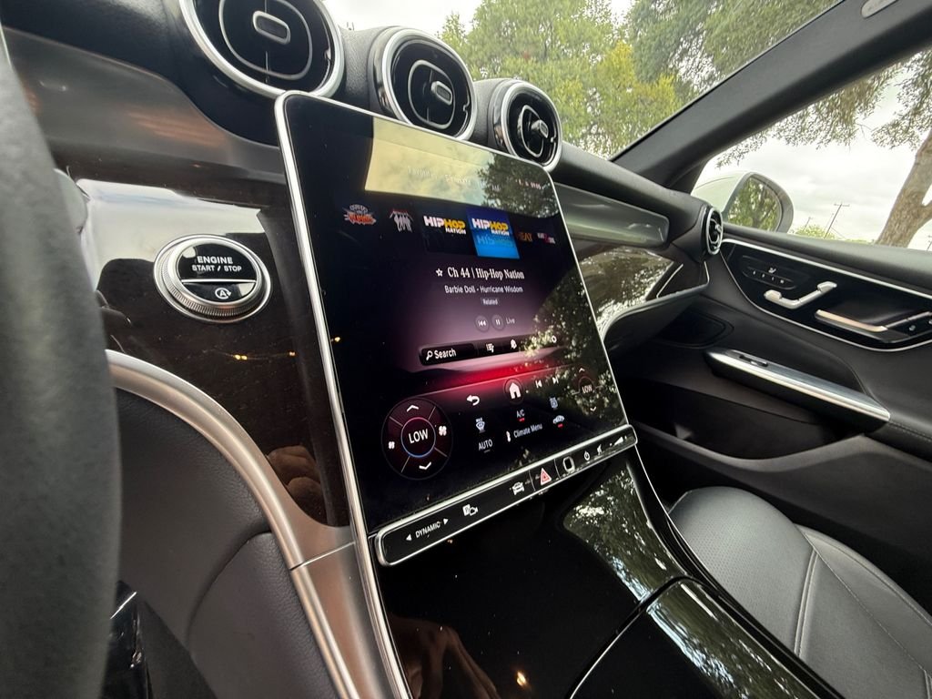 Used 2025  Mercedes-Benz GLC 300 image 21