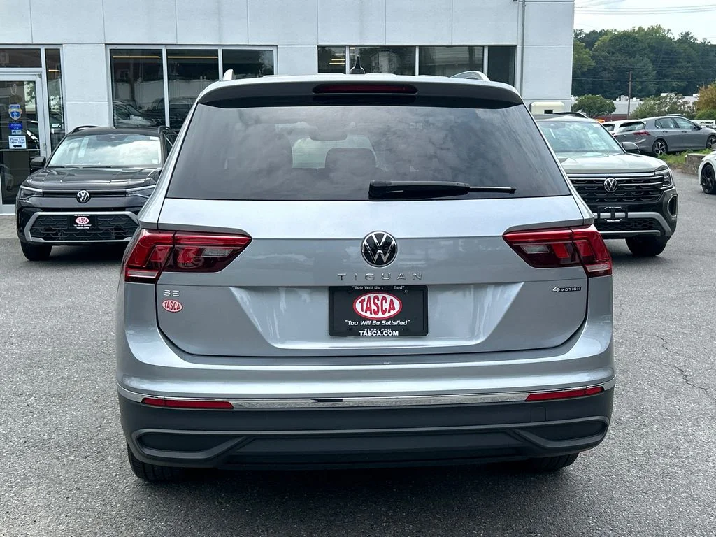 Used 2024 Silver Volkswagen 2.0T SE image 3