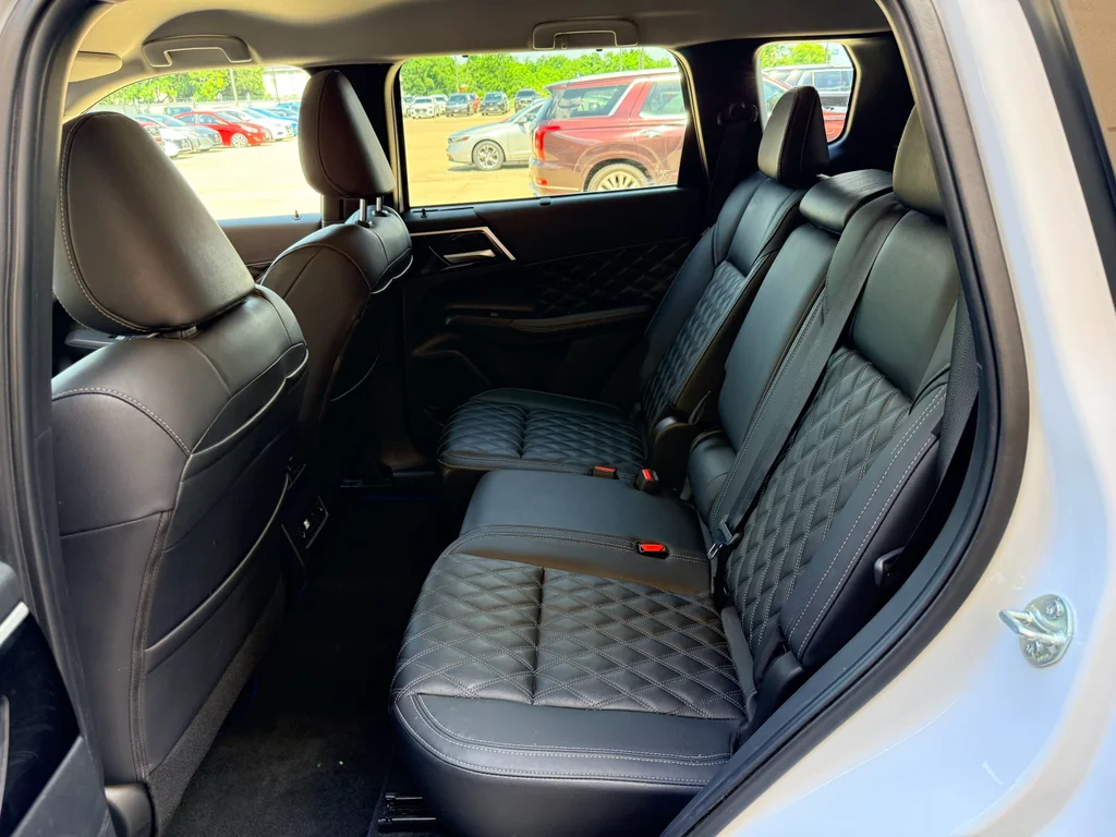 Used 2024 White Diamond Mitsubishi SEL image 23