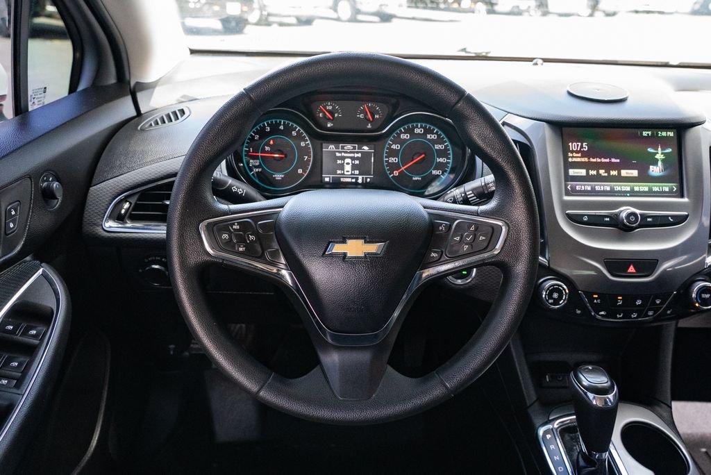 Used 2018 Summit White Chevrolet LT image 14
