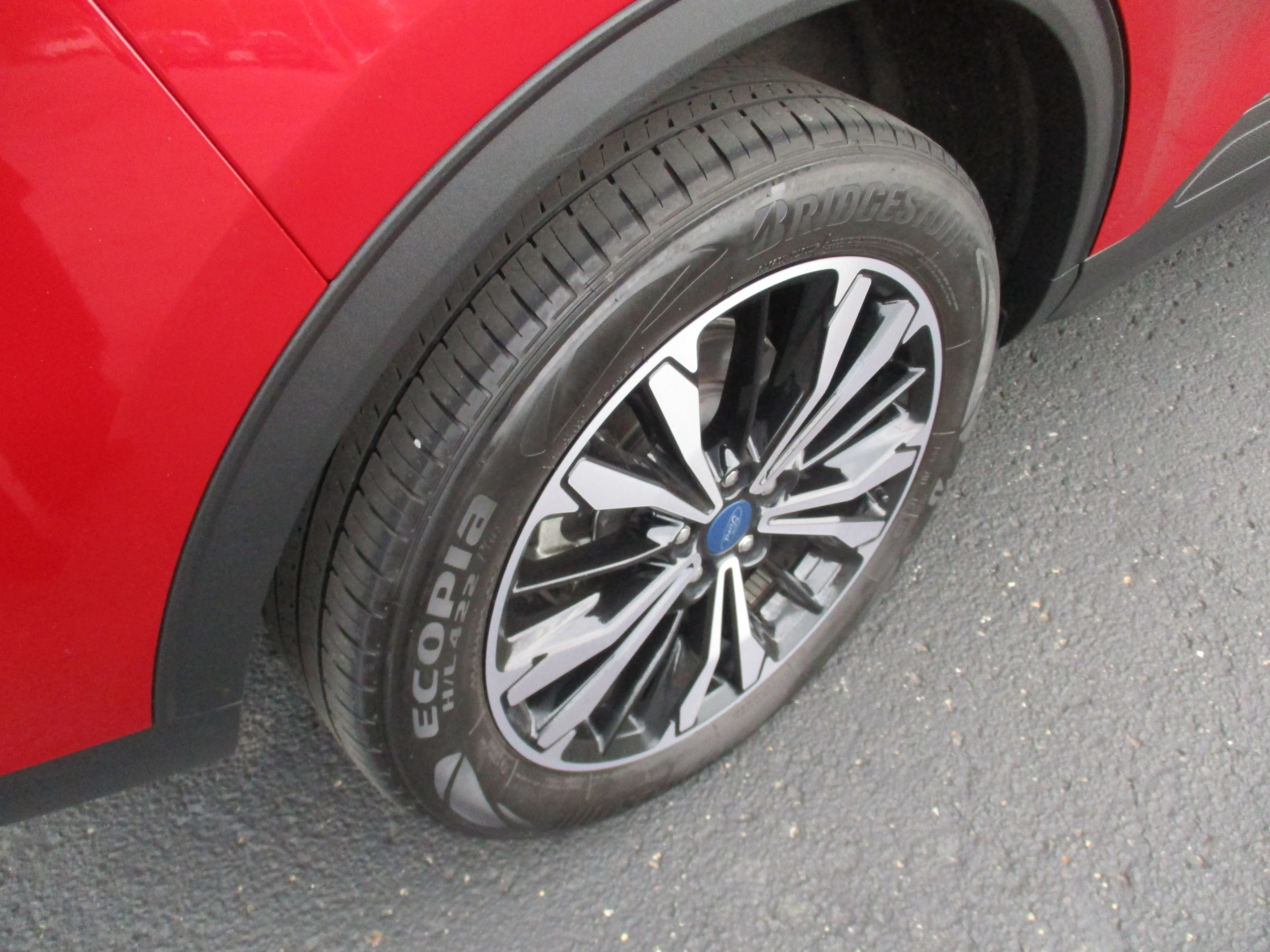 Used 2022 Rapid Red Metallic Tinted Clearcoat Ford SE image 48