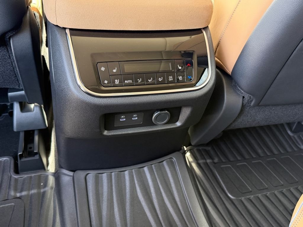 New 2027 RADIANT WHITE INFINITI Luxe 4WD image 16