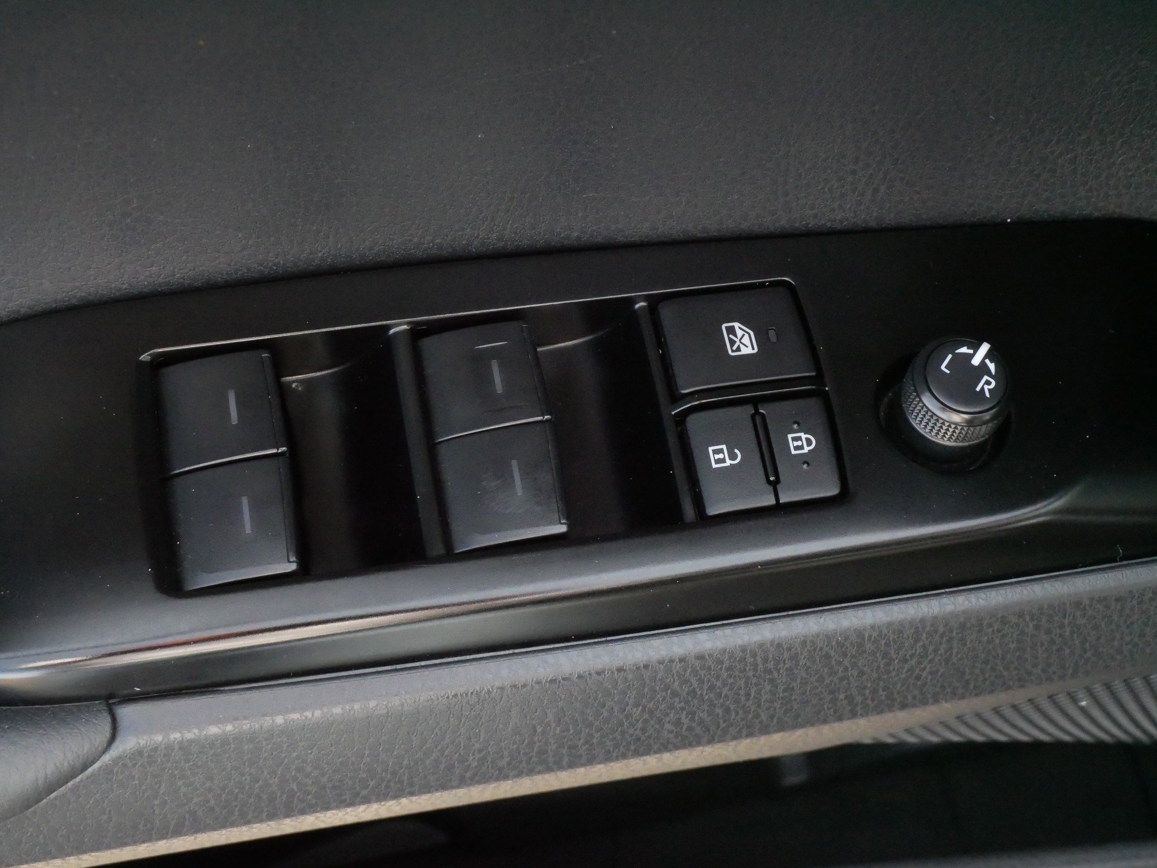 2025 Toyota Camry LE - Photo 16