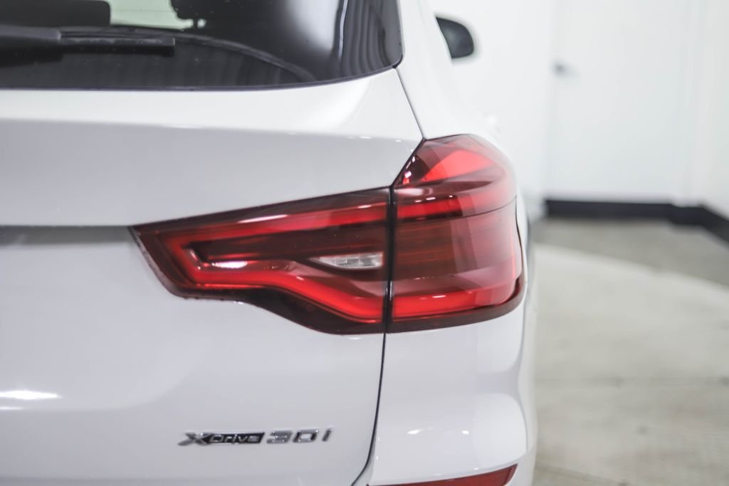 Used 2021 Alpine White BMW xDrive30i image 5