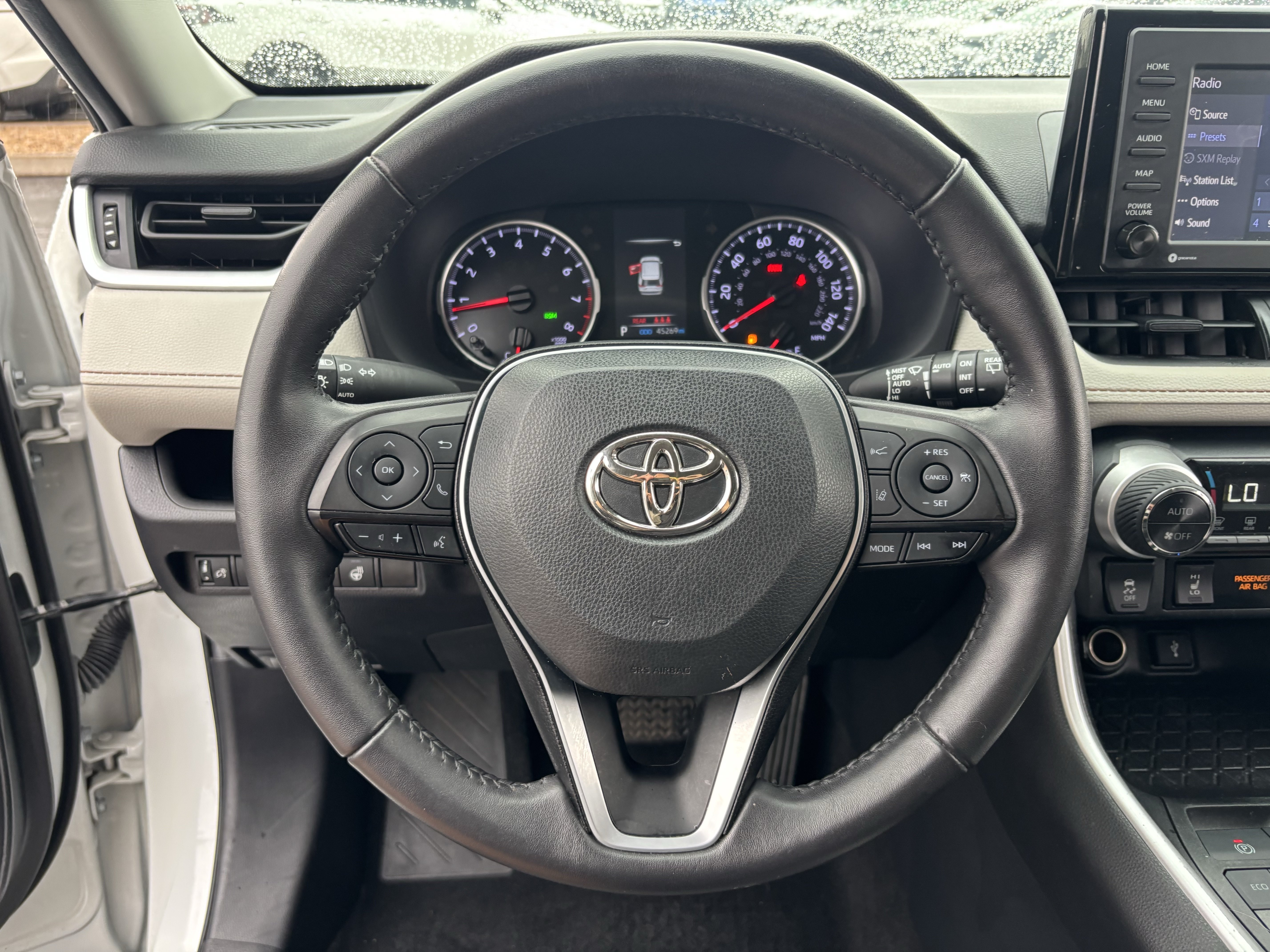 Used 2022 White Toyota XLE image 25