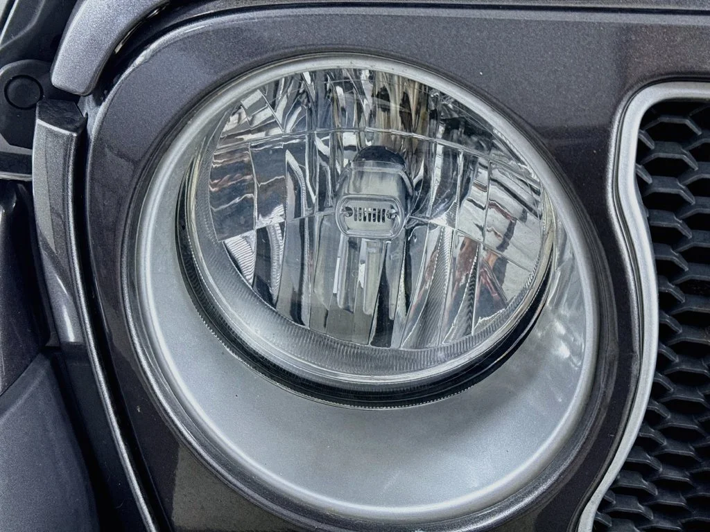 Used 2018 Granite Crystal Metallic Clearcoat Jeep Unlimited Sahara image 37