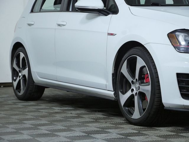 Used 2017 White Volkswagen SE image 2