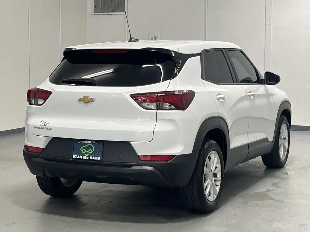 Used 2024 Summit White Chevrolet LS image 8