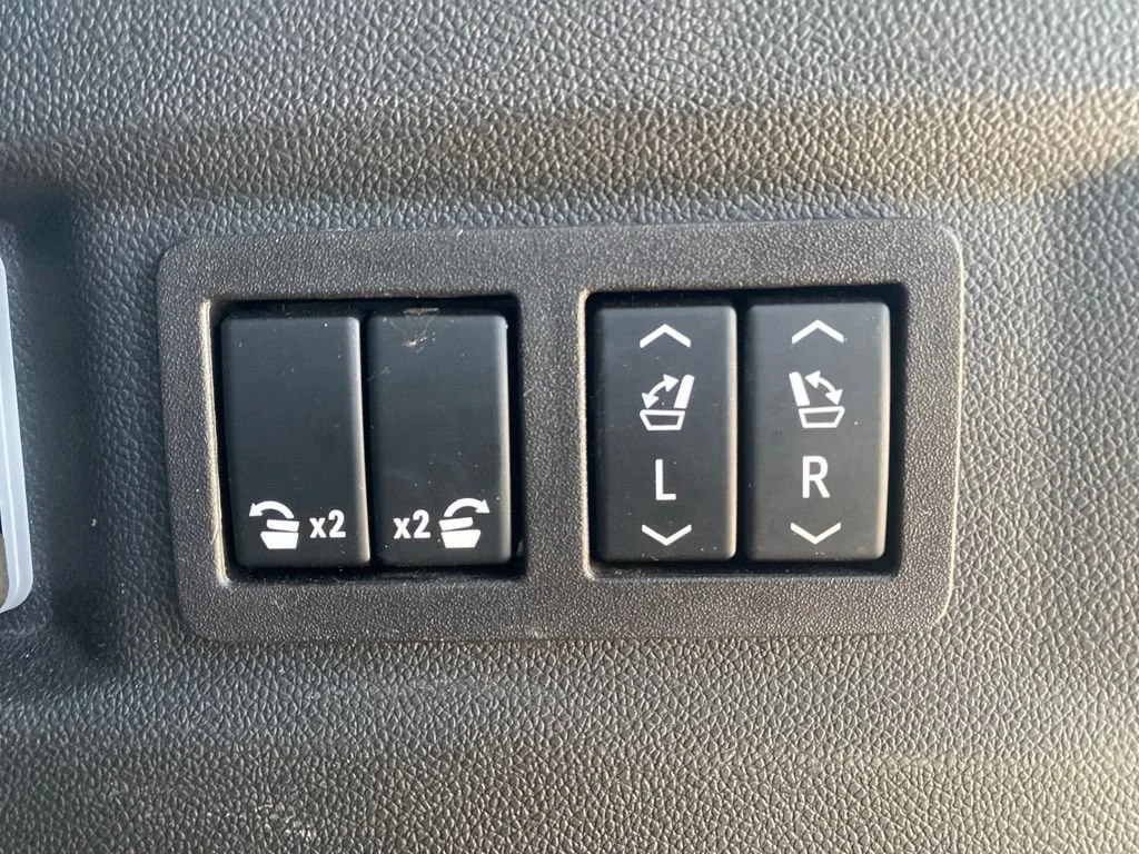 Used 2023 SUMMIT WHITE Chevrolet Premier image 36