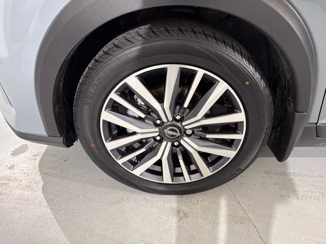Used 2023 Gray Nissan SV image 4
