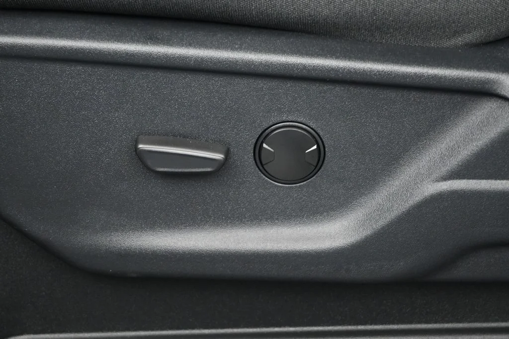 New 2026 Carbonized Gray Metallic Ford XLT image 9