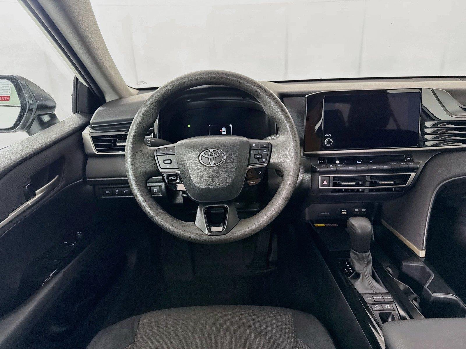 Used 2025 Ice Cap Toyota LE image 31