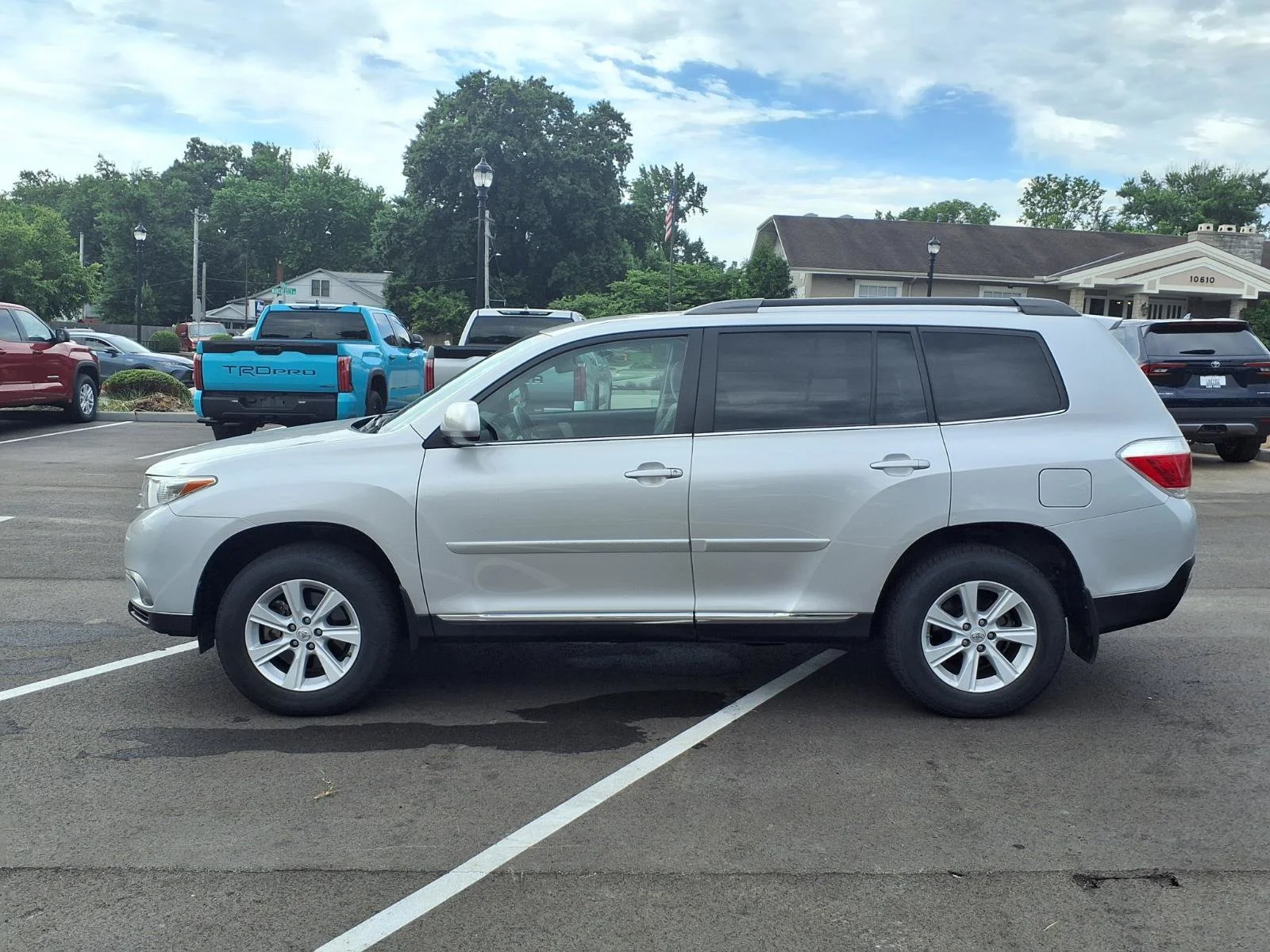 Used 2012 Classic Silver Metallic Toyota Base image 28