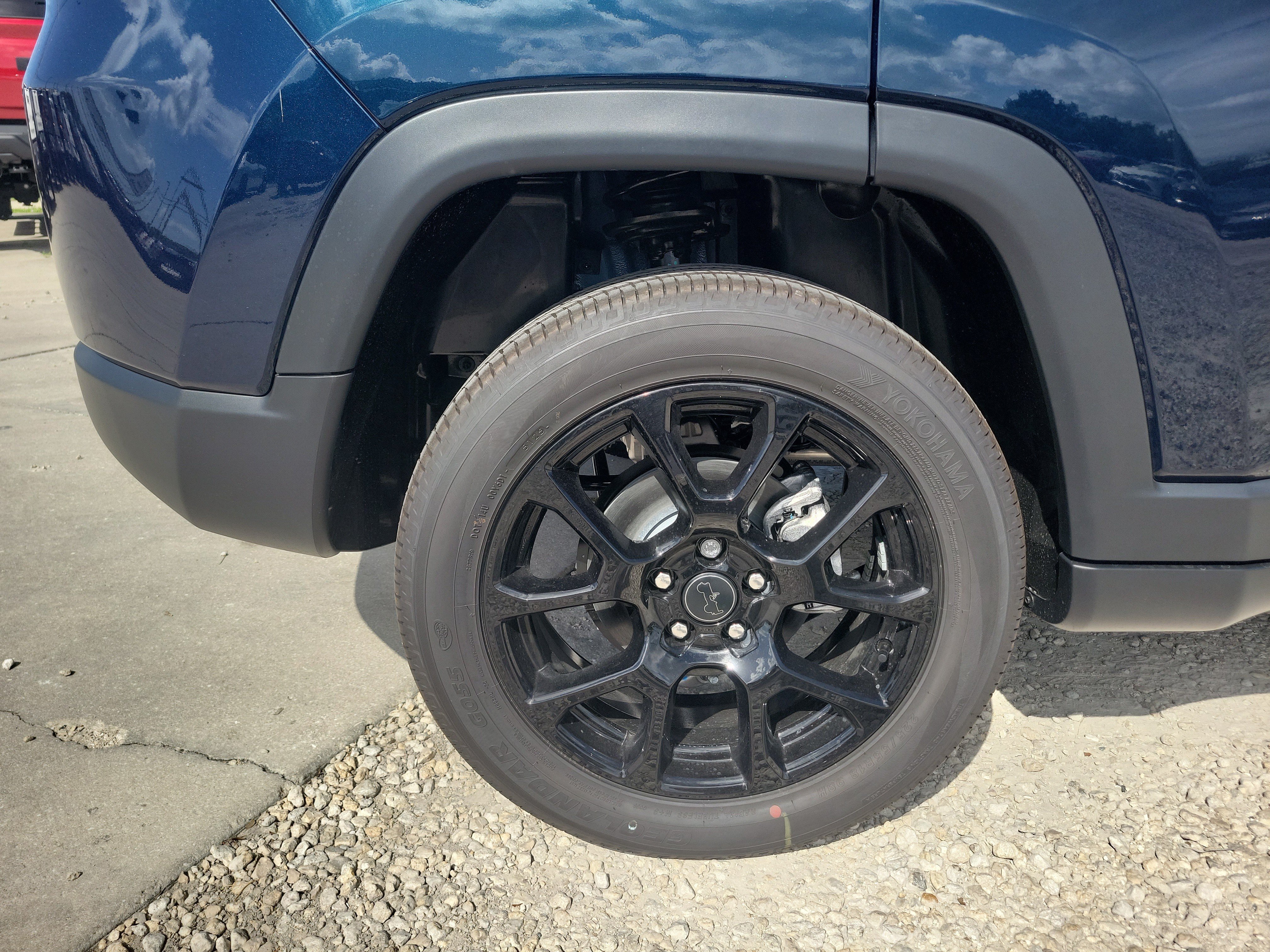 New 2026 Fathom Blue Pearl Coat Jeep Latitude Altitude image 7