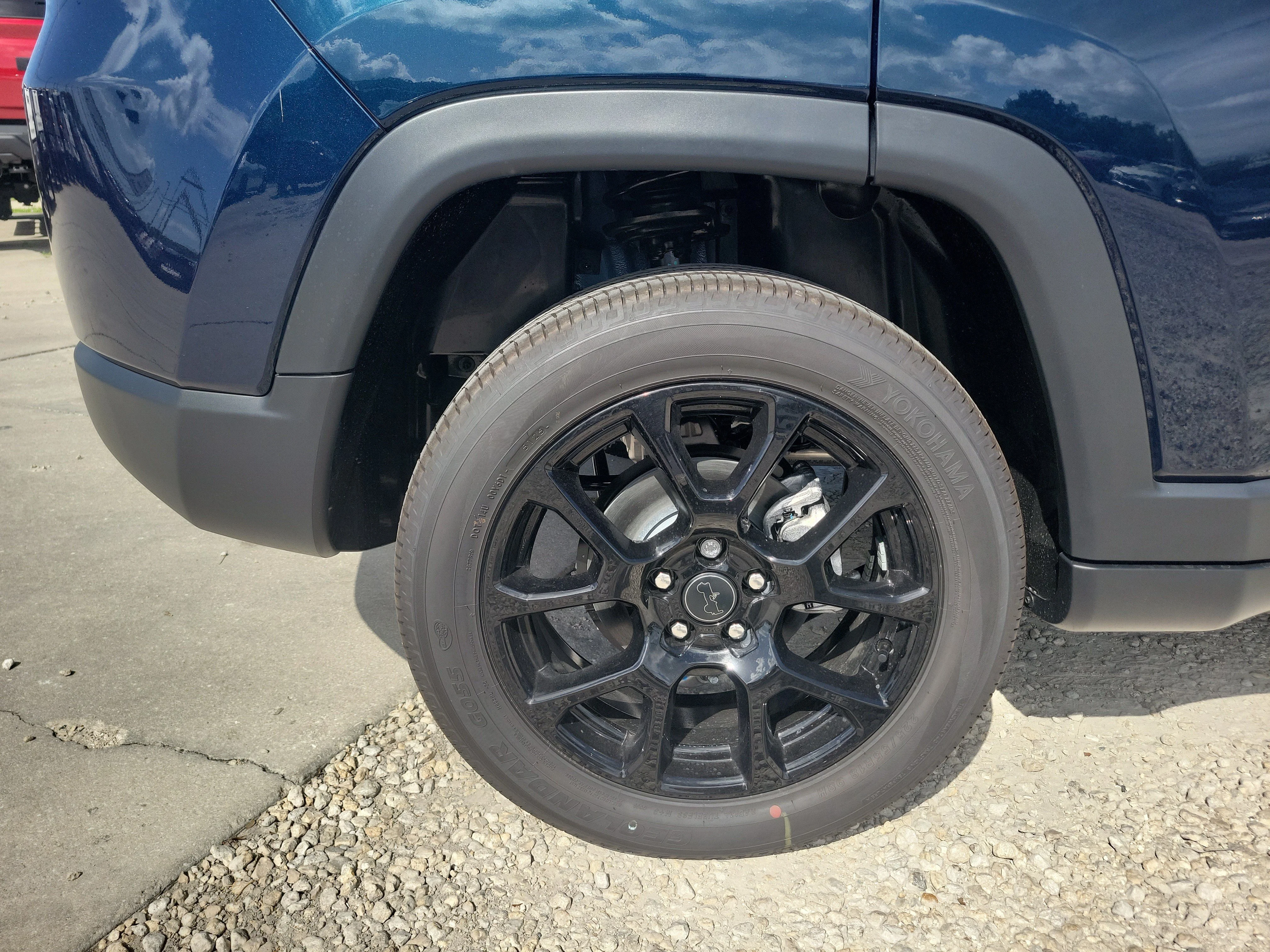 New 2026 Fathom Blue Pearl Coat Jeep Latitude Altitude image 7