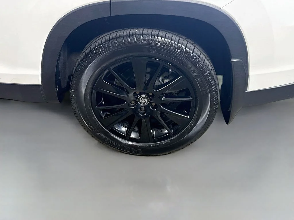 Used 2019 Blizzard Pearl Toyota SE image 30