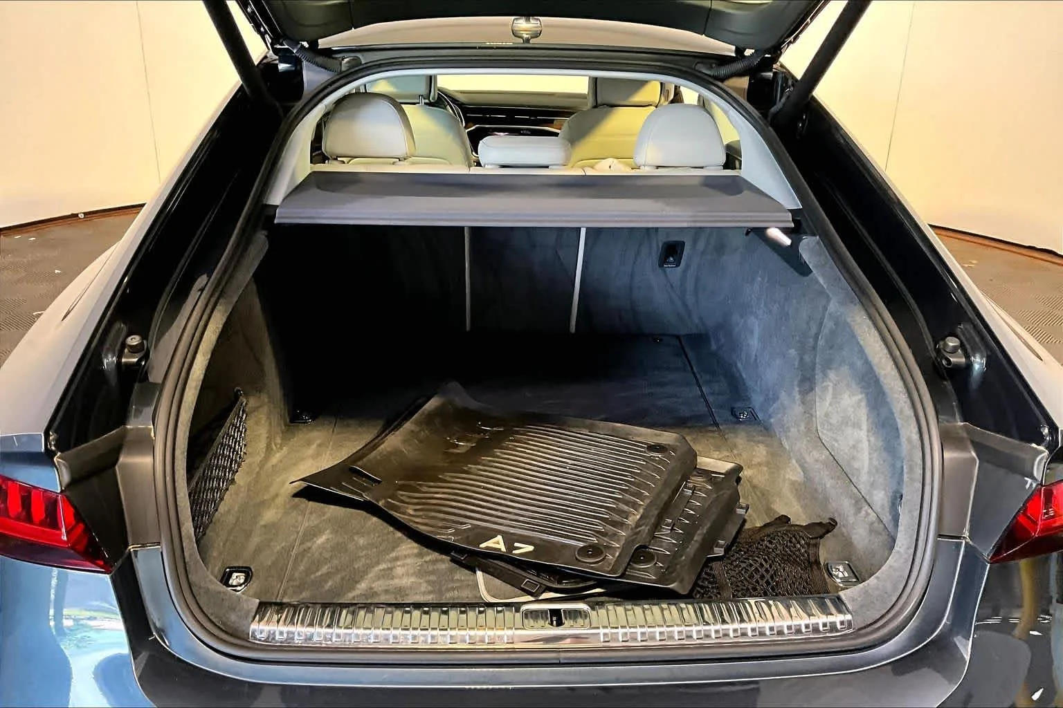 Used 2019 Triton Blue Audi Premium image 36