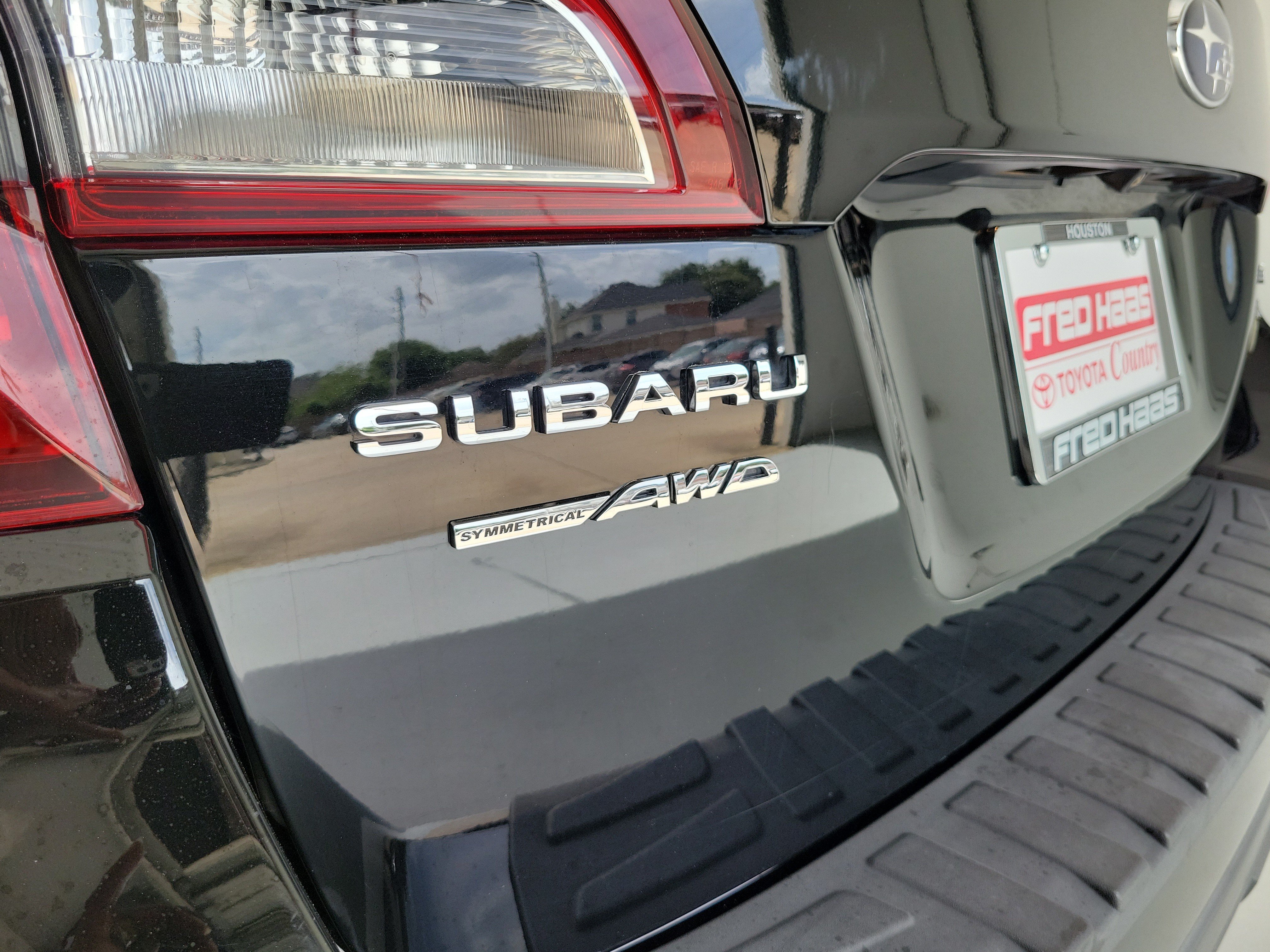 Used 2018 Crystal Black Pearl Subaru 3.6R image 9