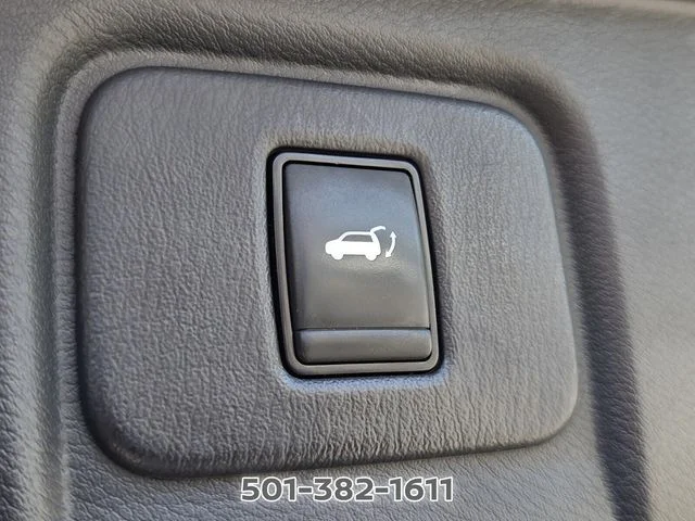 Used 2017 Black Nissan Platinum image 16